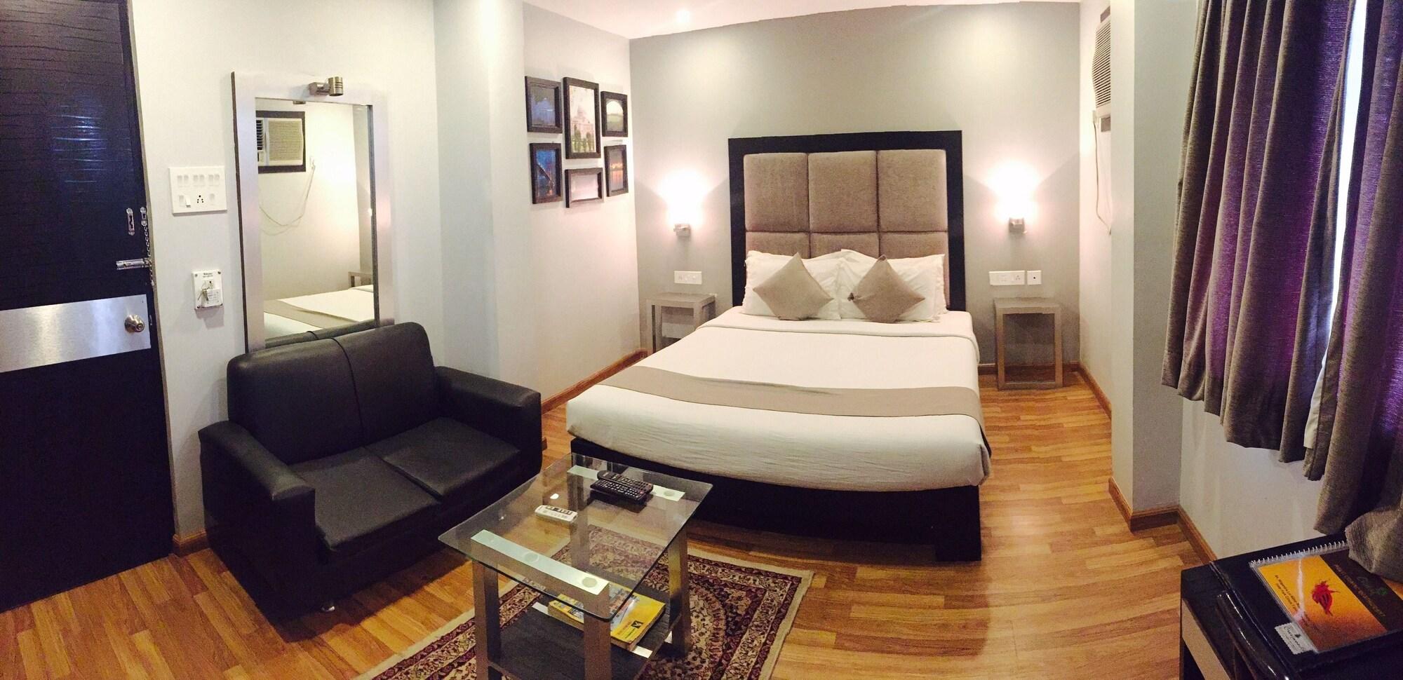 Hotel Crestwood Calcutta  Esterno foto