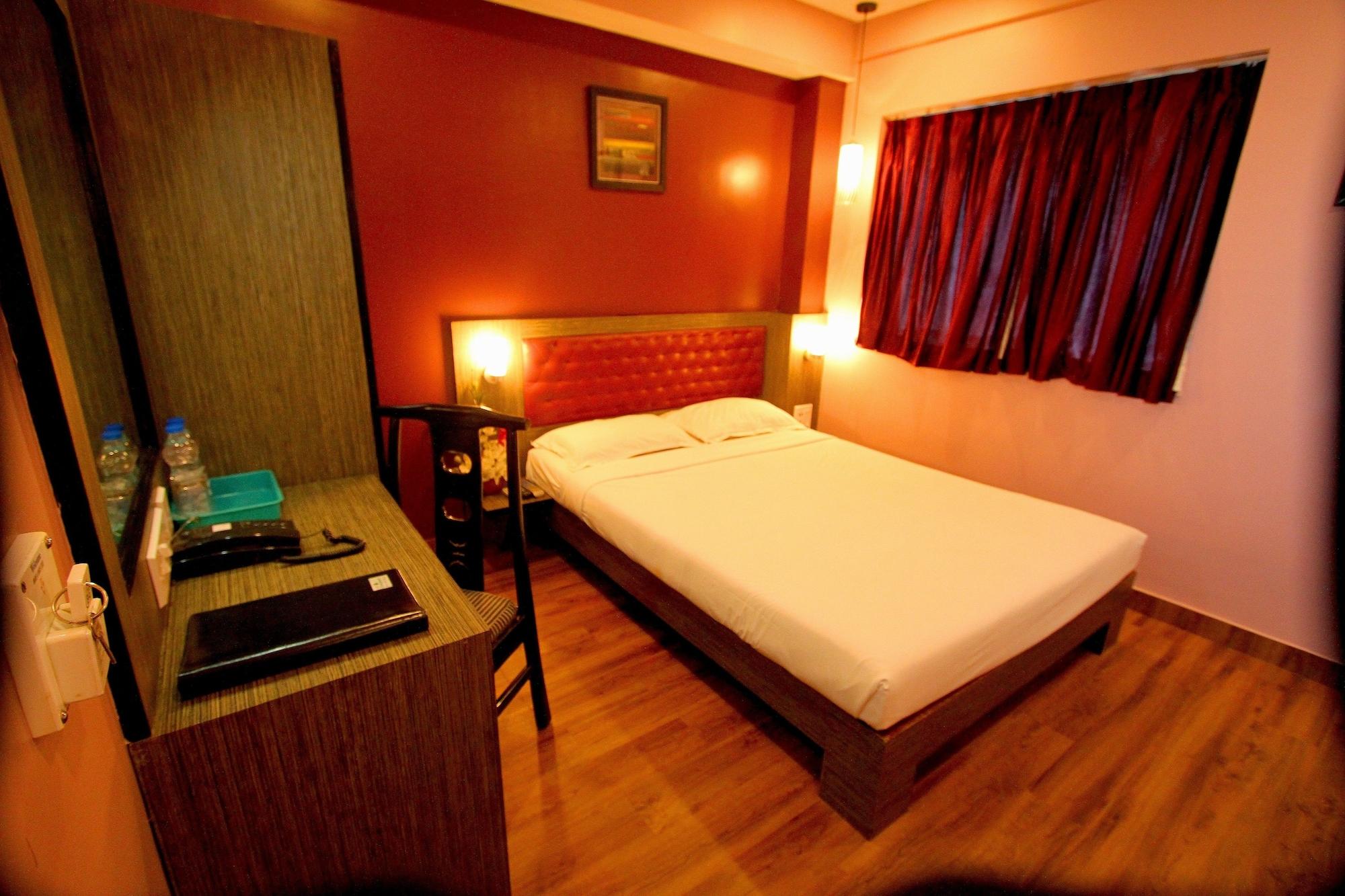Hotel Crestwood Calcutta  Esterno foto