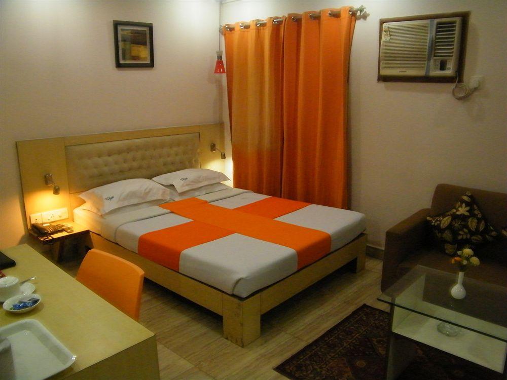Hotel Crestwood Calcutta  Esterno foto