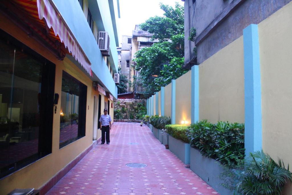 Hotel Crestwood Calcutta  Esterno foto