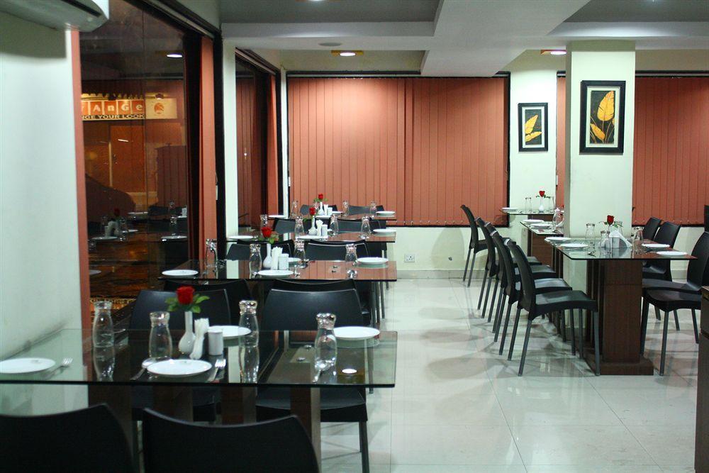 Hotel Crestwood Calcutta  Esterno foto