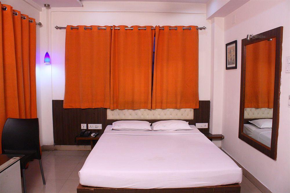 Hotel Crestwood Calcutta  Esterno foto