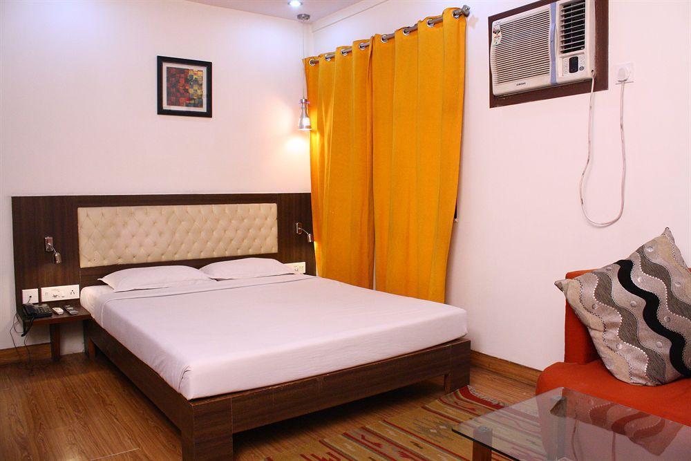 Hotel Crestwood Calcutta  Esterno foto