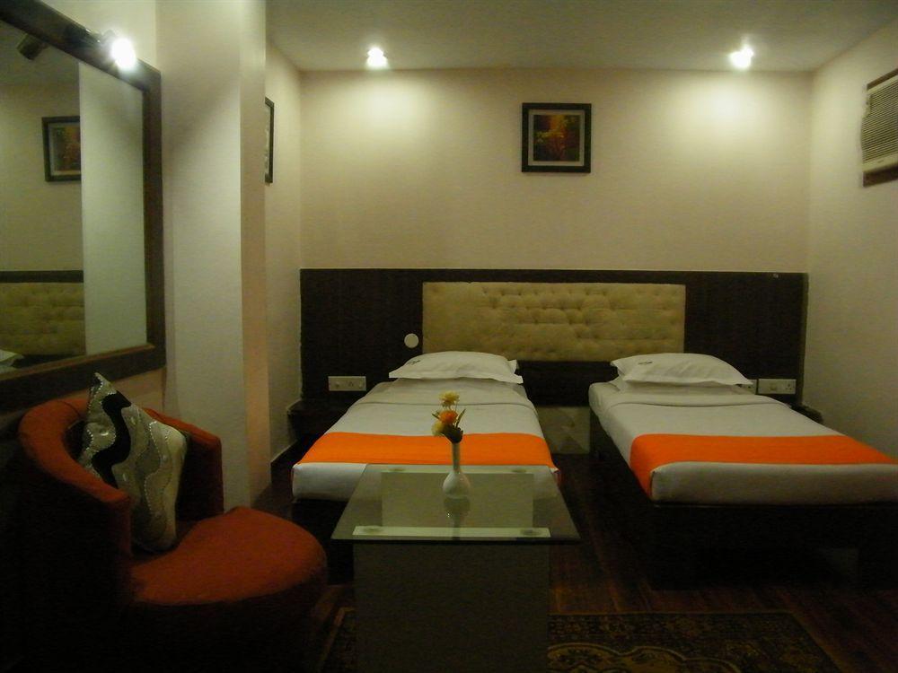 Hotel Crestwood Calcutta  Esterno foto