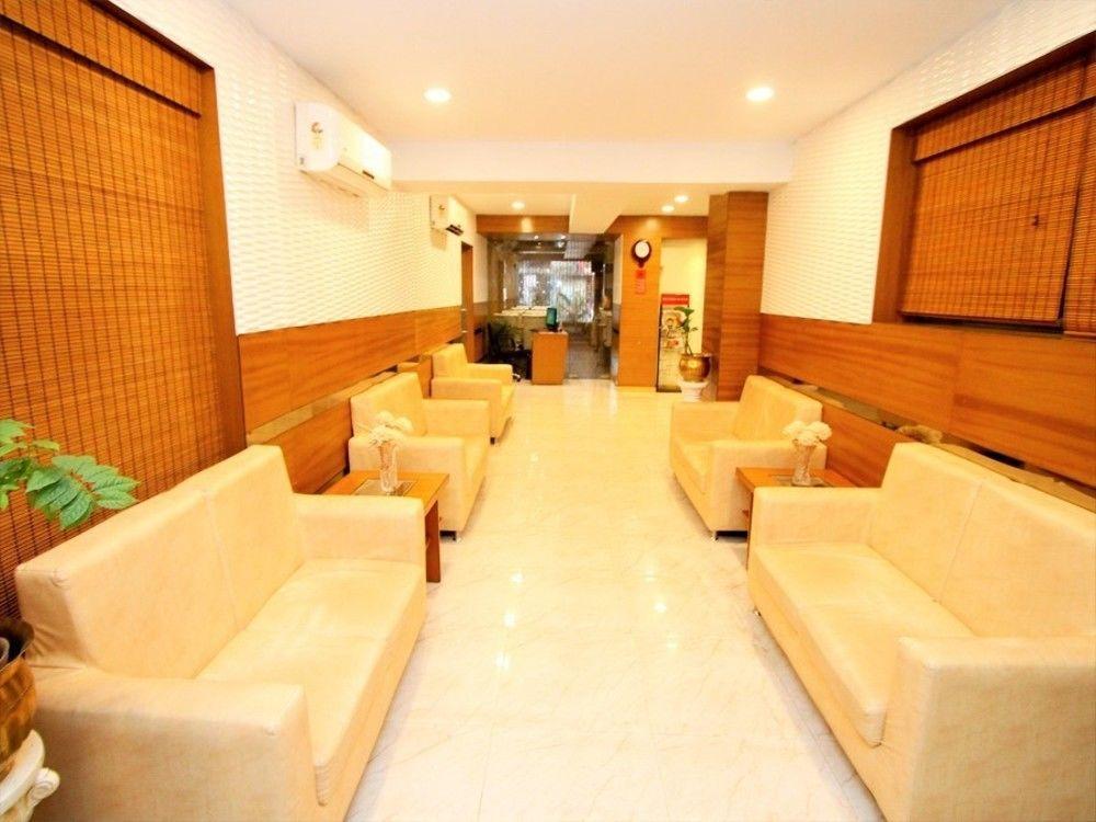 Hotel Crestwood Calcutta  Esterno foto