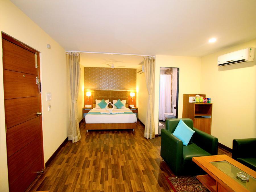 Hotel Crestwood Calcutta  Esterno foto