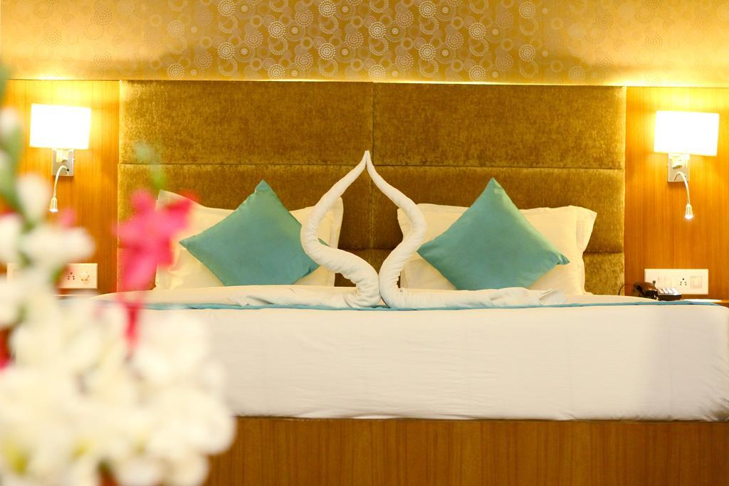 Hotel Crestwood Calcutta  Esterno foto