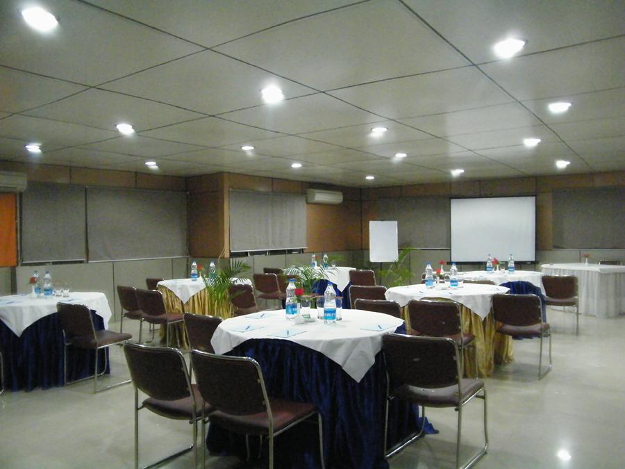 Hotel Crestwood Calcutta  Esterno foto