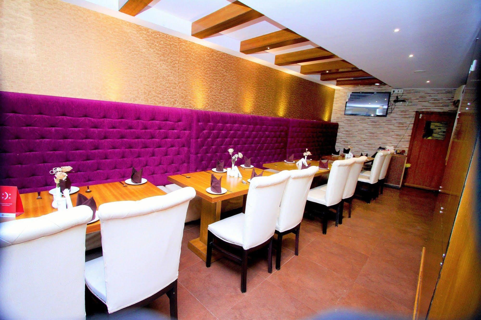 Hotel Crestwood Calcutta  Esterno foto