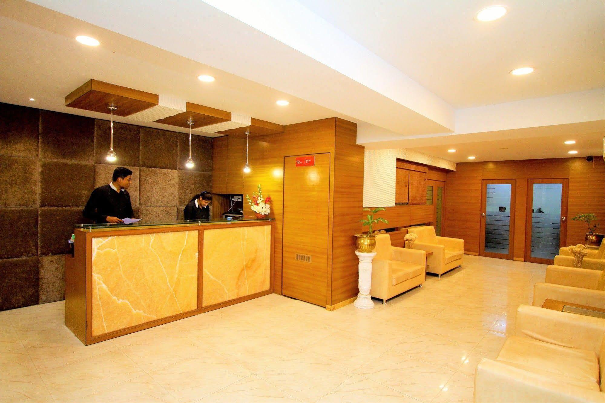 Hotel Crestwood Calcutta  Esterno foto