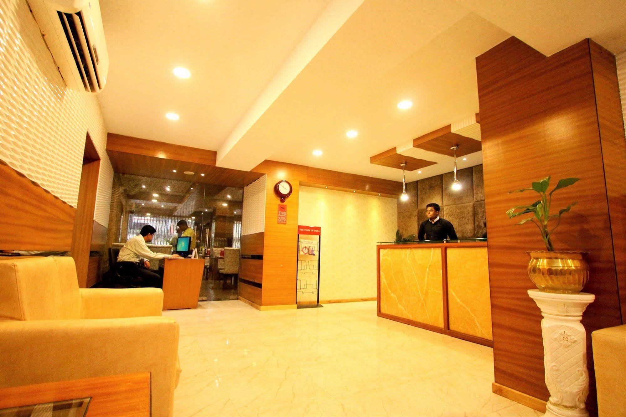 Hotel Crestwood Calcutta  Esterno foto